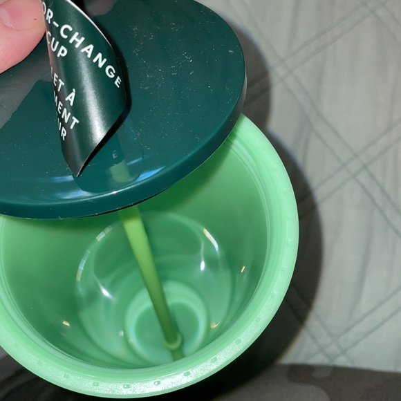 Starbucks Venti Poinsettia color change tumbler - Picture 4 of 5